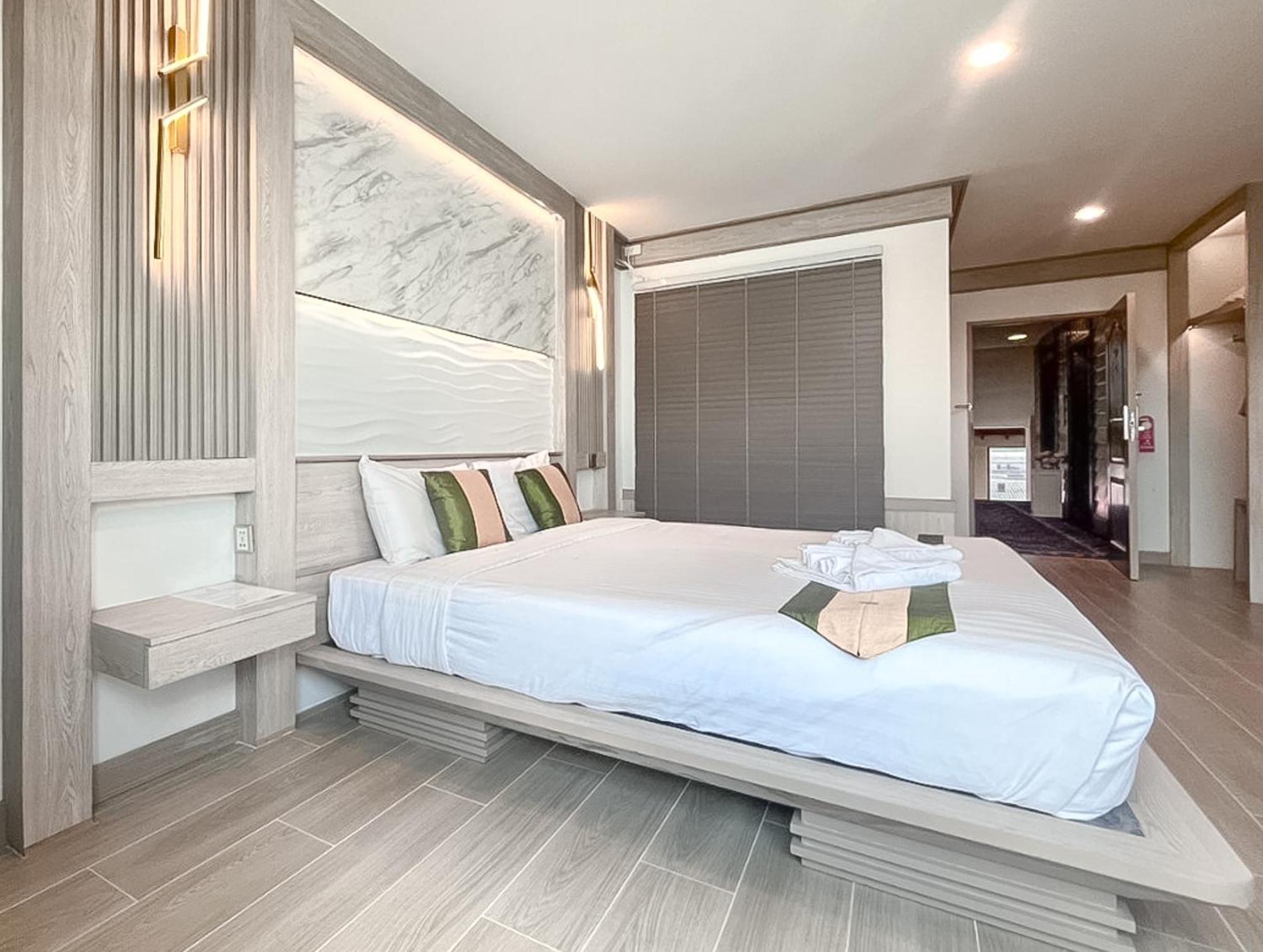 Ruean Phae Royal Park Hotel Phitsanulok Esterno foto
