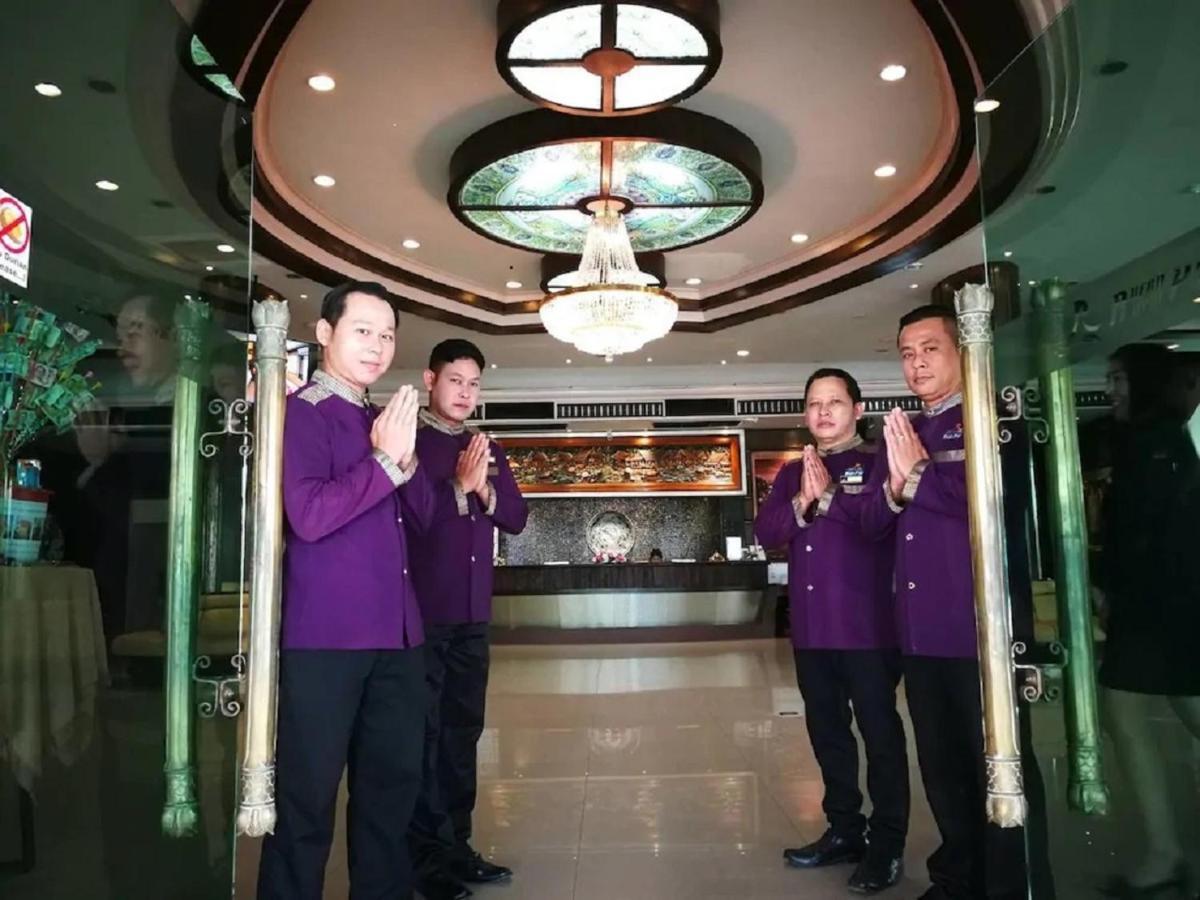 Ruean Phae Royal Park Hotel Phitsanulok Esterno foto